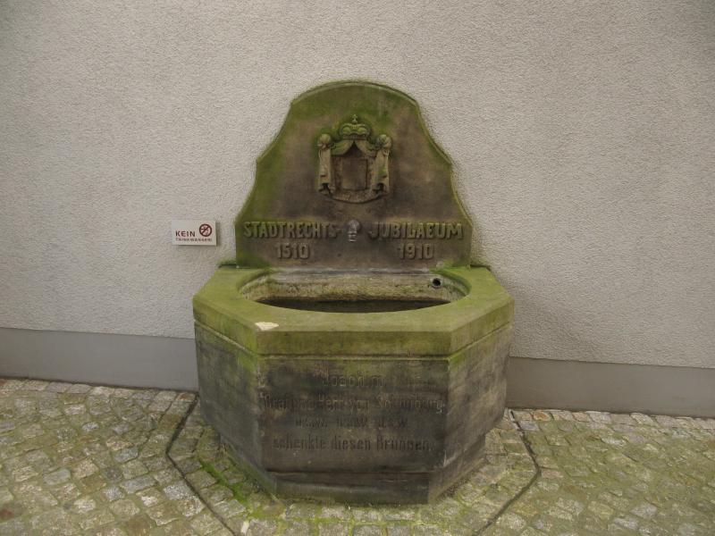 ein alter Brunnen