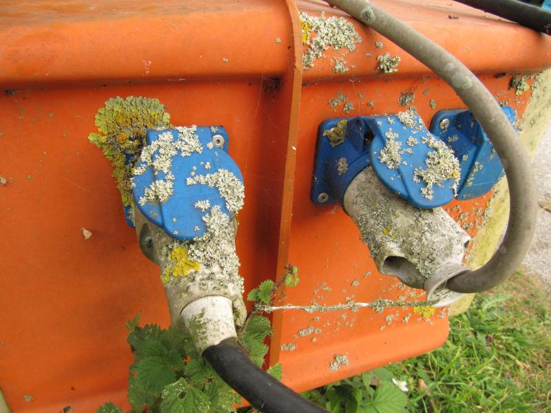 Alte Stecker im Freien