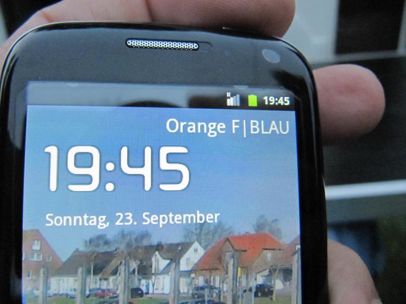 Orange und Blau auf dem Smartphone