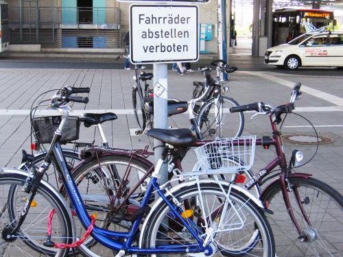 Fahrräder abstellen verboten