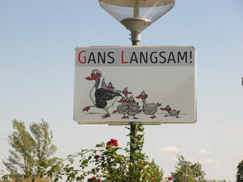 Langsam-fahren-Schild