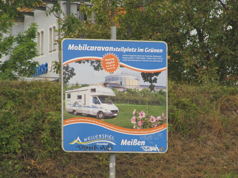 Schild Camping im Grünen