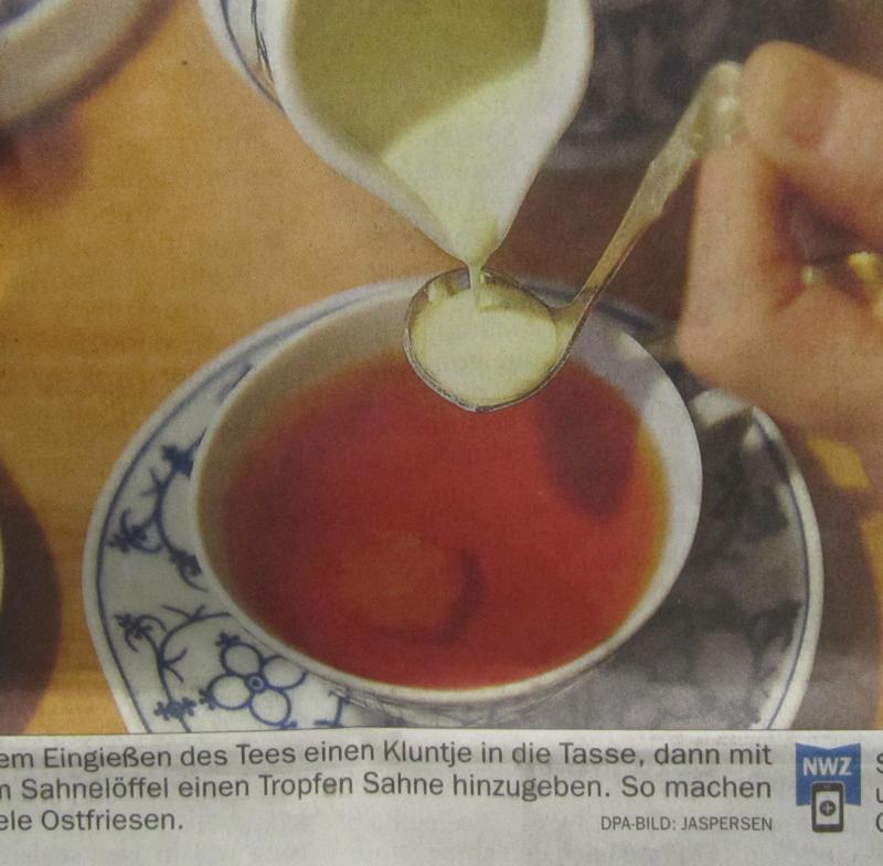 Nur ein Tropfen Sahne in den tee