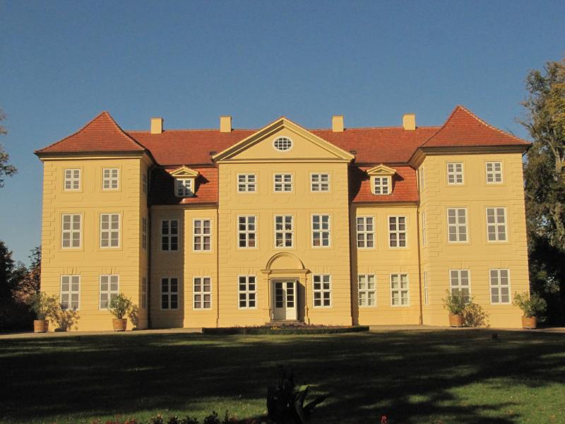 Mirow-Schloss-vorn