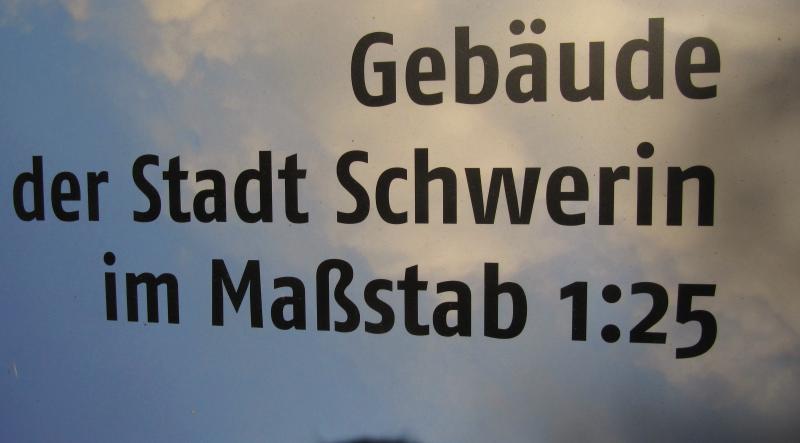 Schwerin_Massstab-Schild