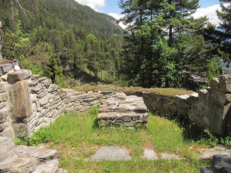 Ruinenrest Kapelle innen