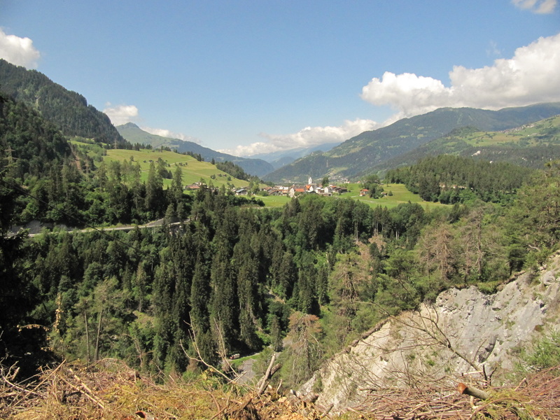 Blick übers Tal nach Valendas