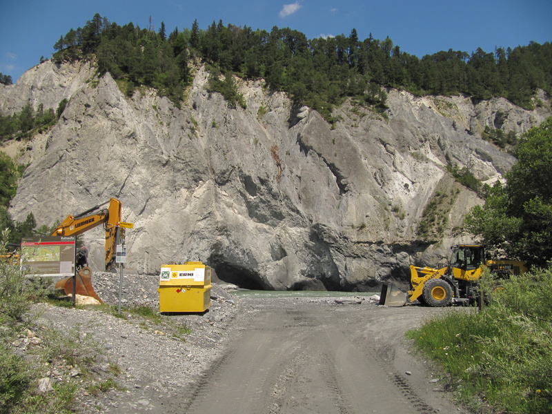 Baumaschinen am Rhein