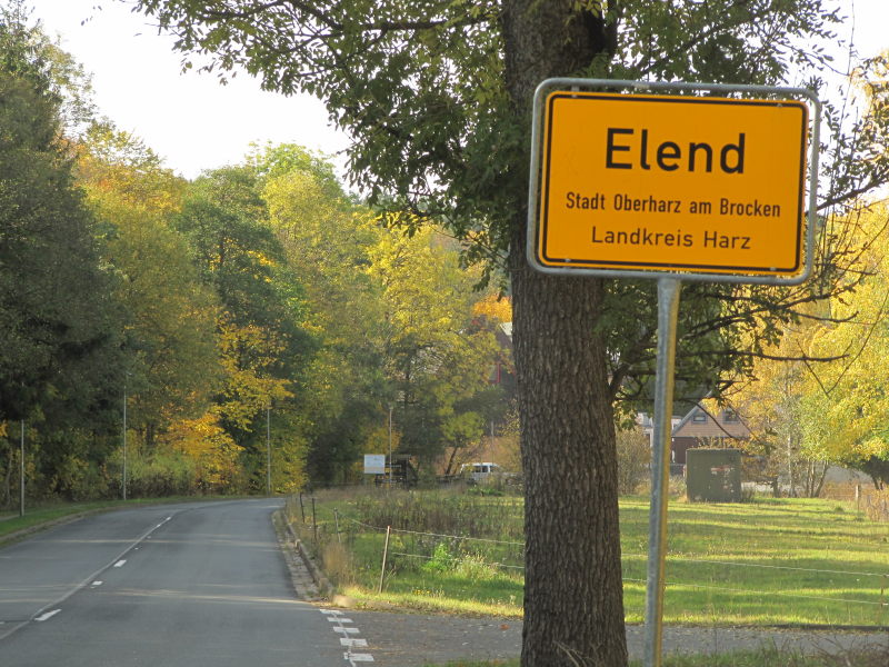 Das Ortsschild von Elend