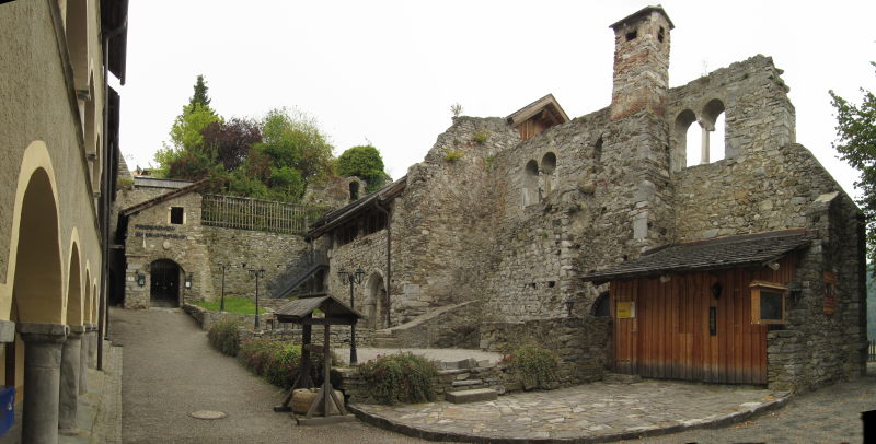 Gang zur Burg Petersberg