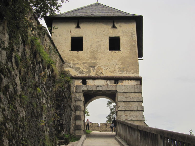 Der Zugang durch die Tore zur Burg Hochosterwitz 5