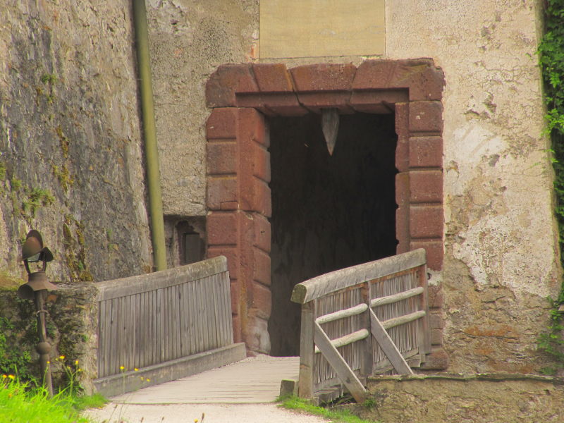 Der Zugang durch die Tore zur Burg Hochosterwitz 14