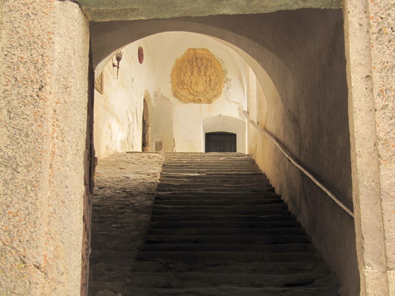 Der Zugang durch die Tore zur Burg Hochosterwitz 16