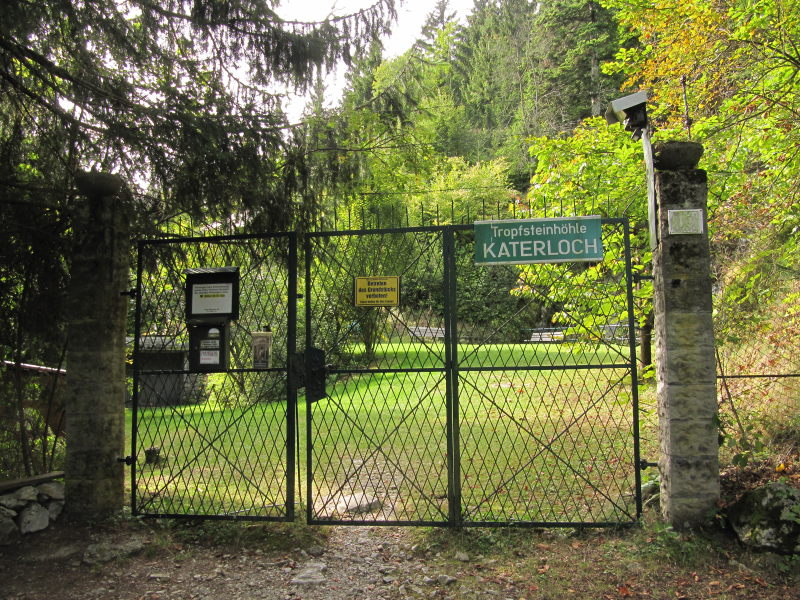 Schilder zur Schauhöhle Katerloch 1