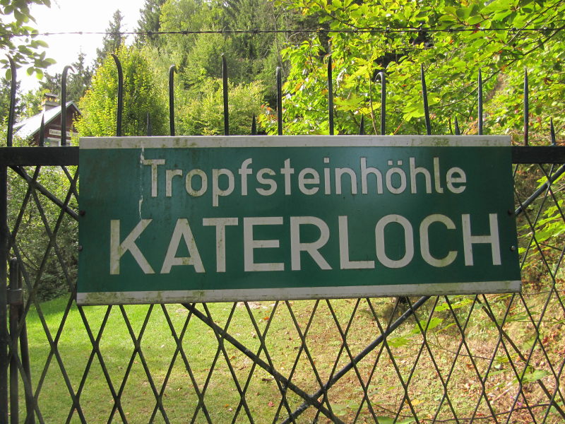 Schilder zur Schauhöhle Katerloch 1