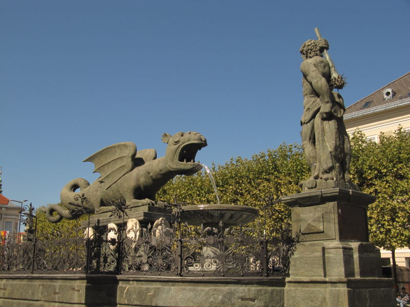 Klagenfurt Lindwurmbrunnen ganz