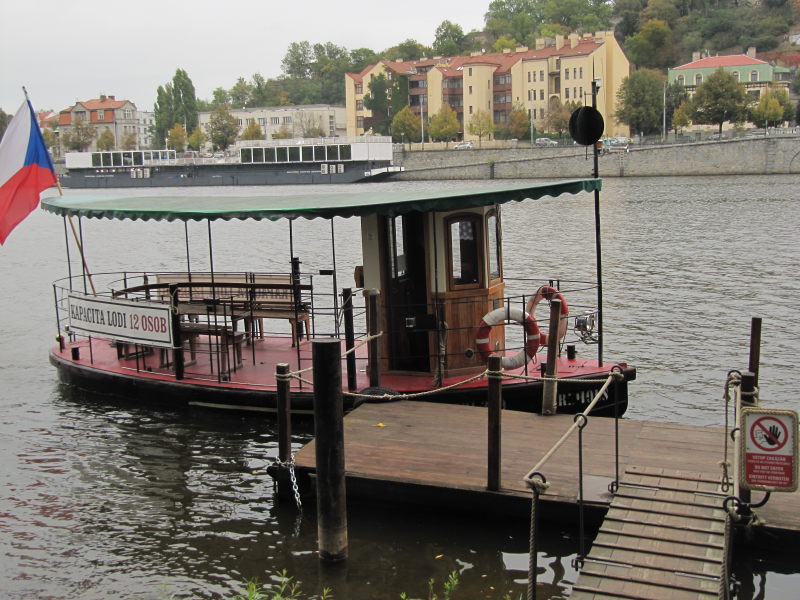 Die Fähre von der Insel zu beiden Ufern