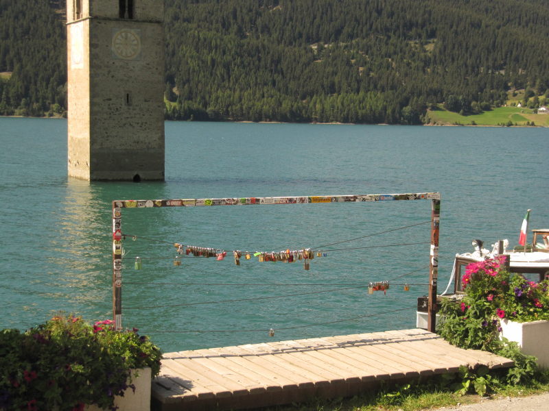 Beim Kirchturm am Reschensee 2