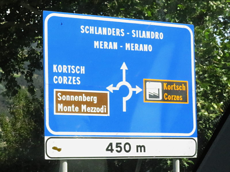 Schilder in zwei Sprachen