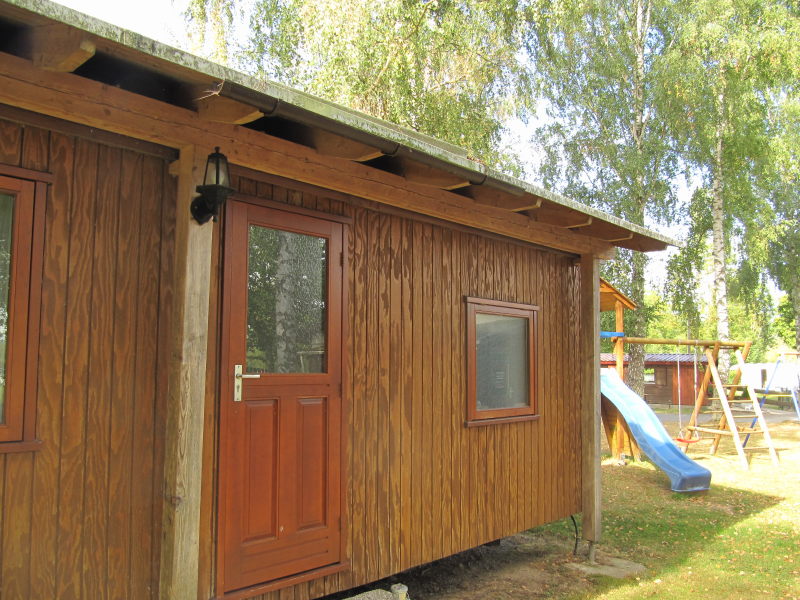 Hütte mit Schrauben locker 1