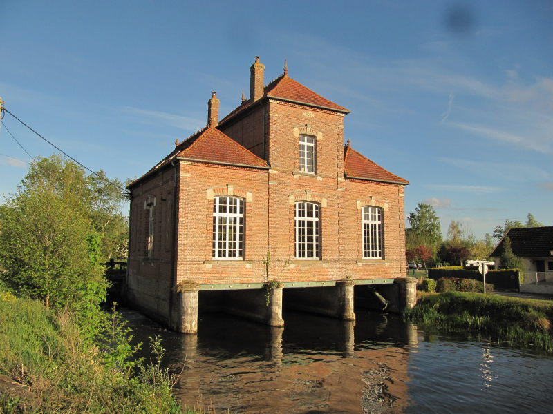 Das alte Wasserkraftwerk in Long 2