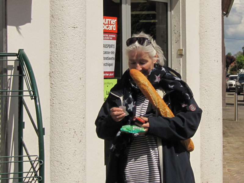 Karin mit dem Brot