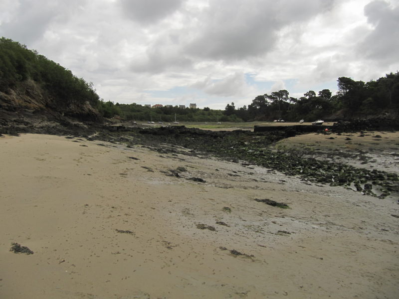 Die Rotheneuf-Bucht ohne Wasser 4