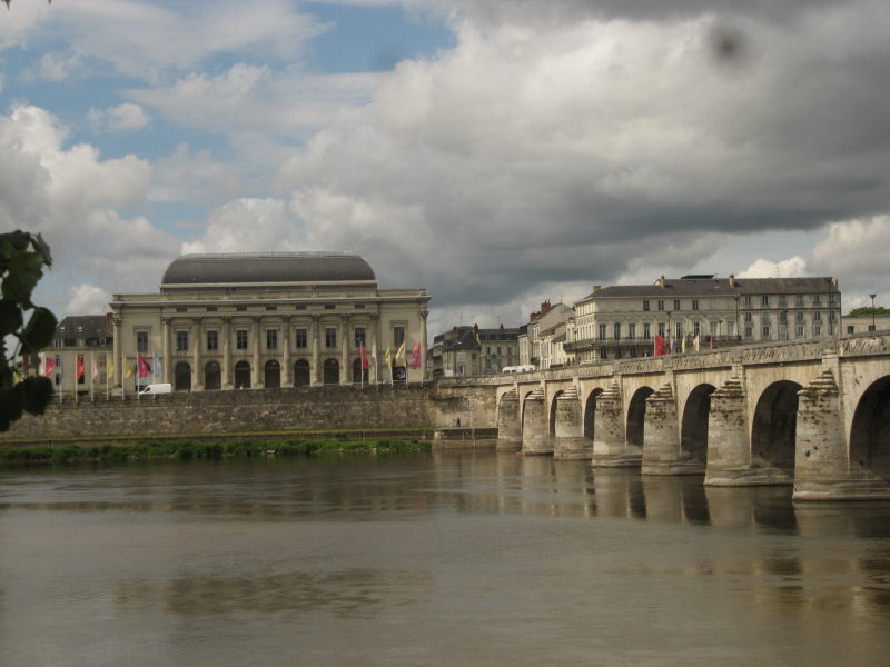 Saumur Theater und Brücke