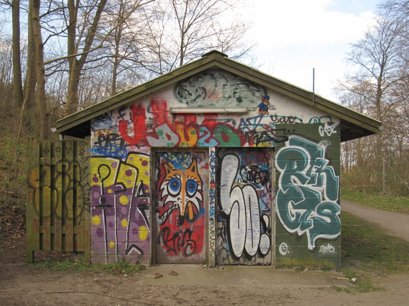 Toilette im Park - Graffitti