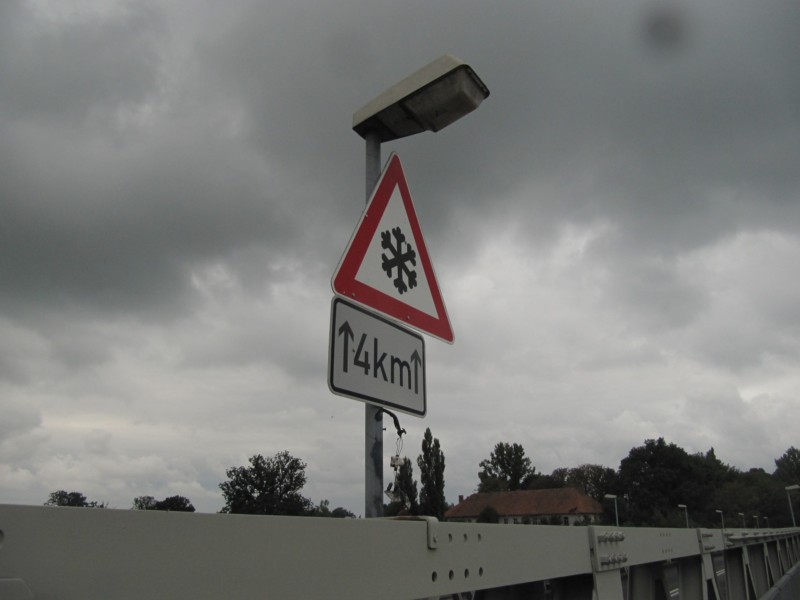 Beleuchtung auf der Brücke ..