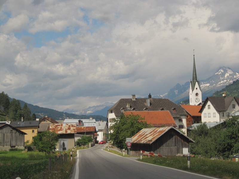 Gang nach Valendas zum Dorfladen 10