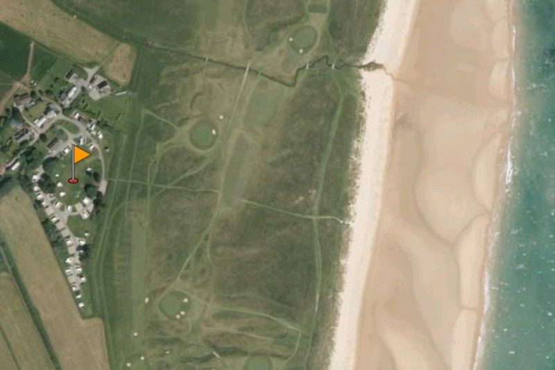 Luftbild von Platz, Golfplatz, Strand und Nordsee