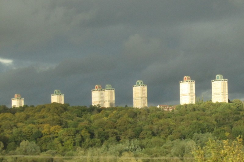 Häuser vor Wetterwand