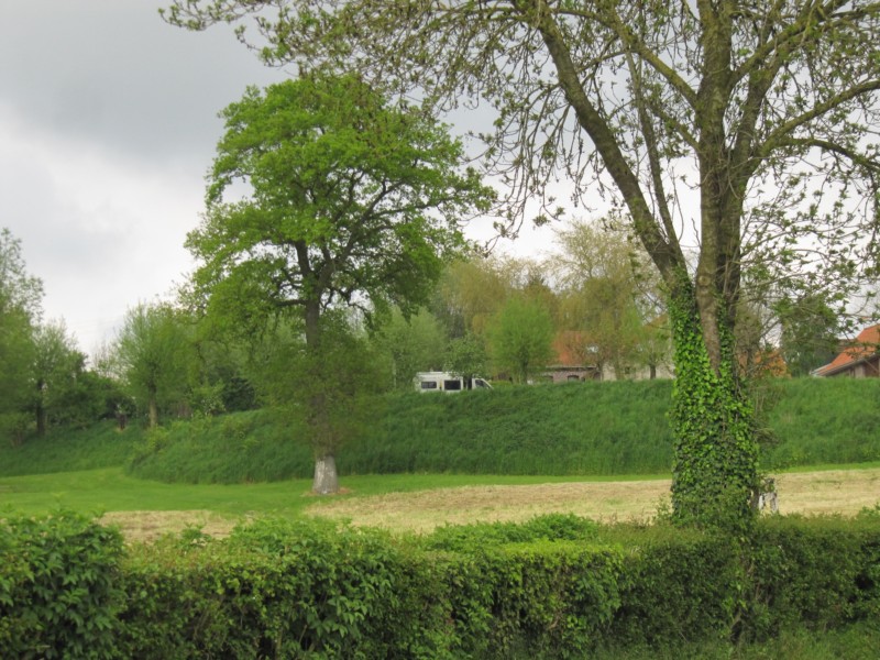 Unser Stellplatz von der Straße aus